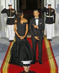President Barack Obama remarks at how good his wife first lady Michelle Obama looks as they await on the North Portico for the arrival of Chinese President Xi Jinping and his wife Peng Liyuan for a State Dinner at the White House in Washington, Friday, Sept. 25, 2015. (AP Photo/Steve Helber)