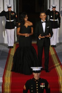 WASHINGTON, DC - SEPTEMBER 25: U.S. First Lady Michelle Obama and U.S. President Barack Obama wait on the North Portico for the arrival of Chinese President Xi Jinping and his wife Madame Peng Liyuan ahead of a state dinner at the White House September 25, 2015 in Washington, DC. Obama and Xi announced an agreement on curbing climate change and an understanding on cyber security. (Photo by Chip Somodevilla/Getty Images)
